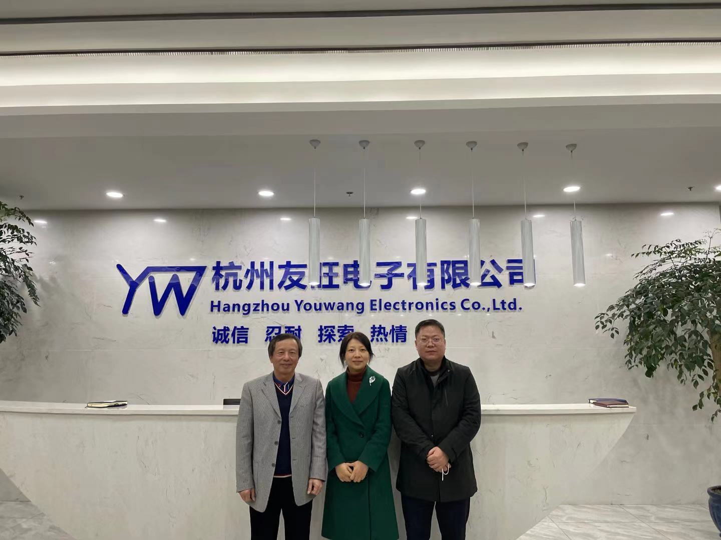 
                            西湖區(qū)副區(qū)長領(lǐng)導一行蒞臨我公司指導工作